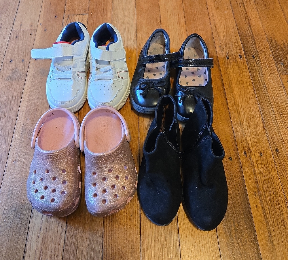 Reebok White and Navy Kids Velcro Sneakers